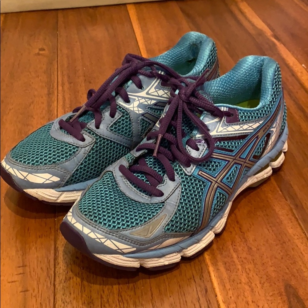 ASICS gel indicate size 7